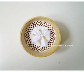 Medium Ribbons White with Gold trimming