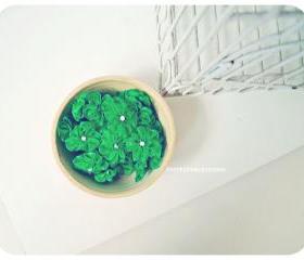Organza emerald color flower with pearl centered / pack 