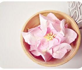 2 Gardenia Big paper flower light pink / pack 